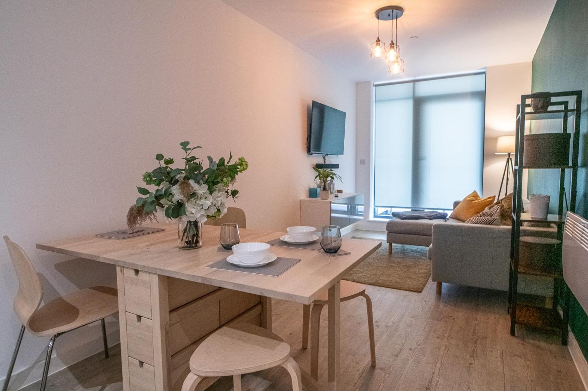 Modern And Spacious Apartment In Salford Quays Manchester Extérieur photo