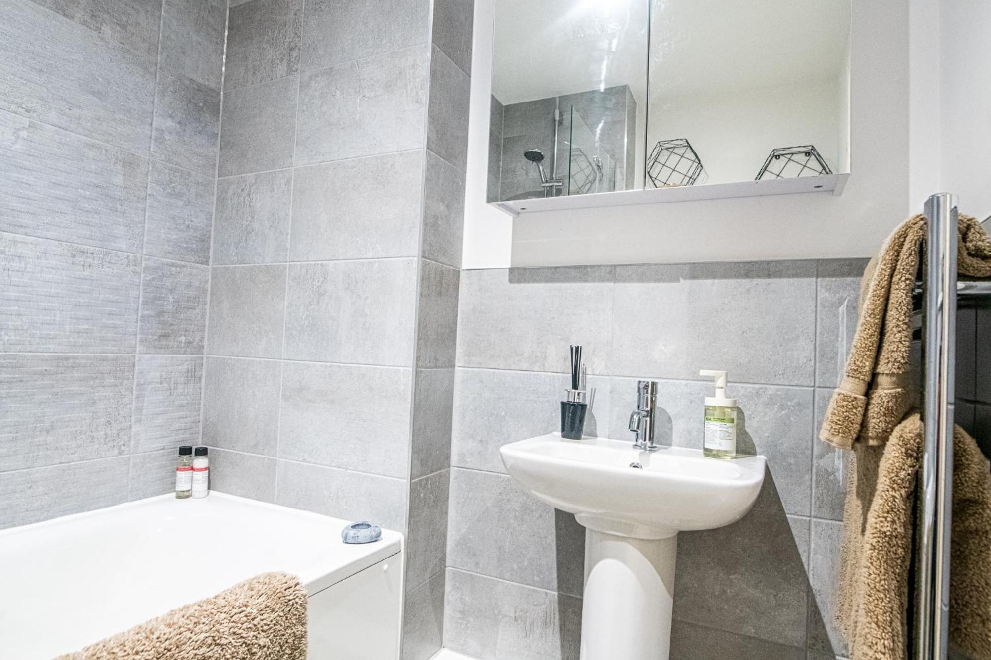 Modern And Spacious Apartment In Salford Quays Manchester Extérieur photo