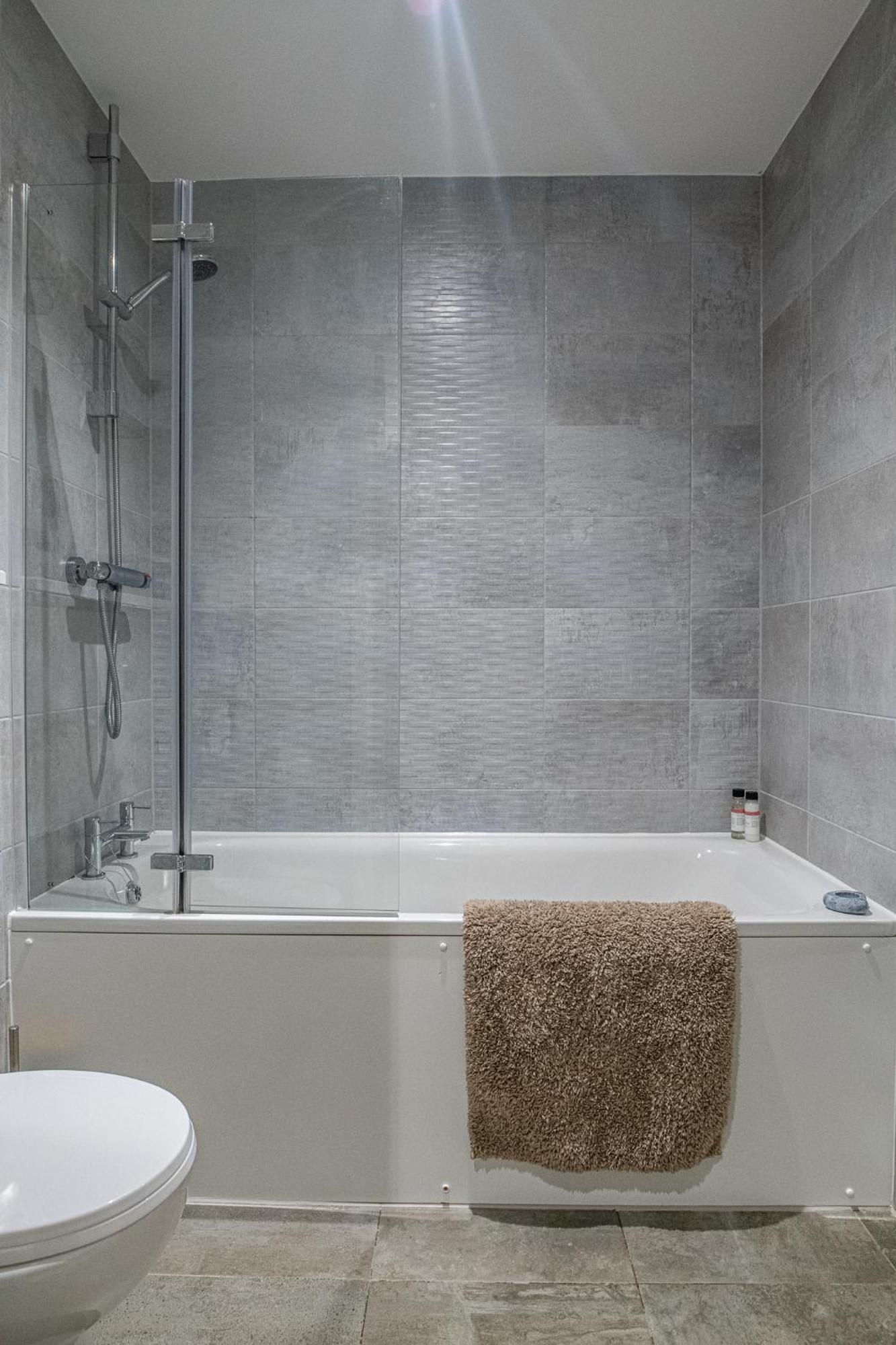 Modern And Spacious Apartment In Salford Quays Manchester Extérieur photo